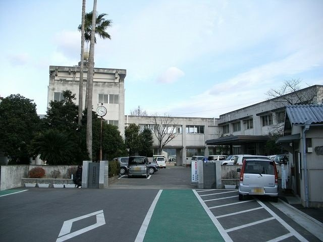 ラリュール　Ⅰの周辺|国府中学校まで650m