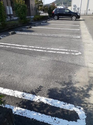 フィール　ファインＣの駐車場|駐車場があるので、車を買う予定の方も安心です