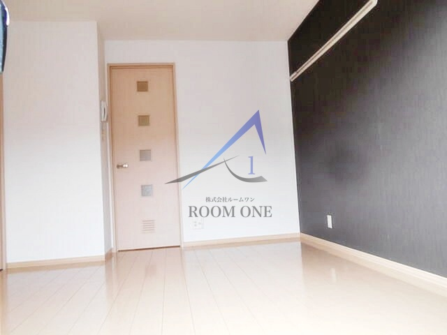 ＲＩＶＥＲ　ＳＩＤＥ　ＭＯＯＮ　ＨＯＮＤＥＮの居間・リビング|洋室のお部屋です。