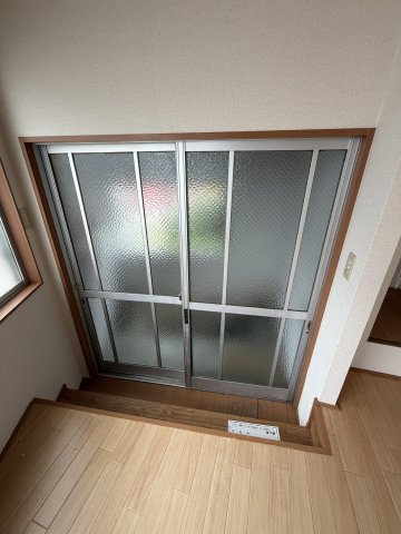 前原町貸家の玄関