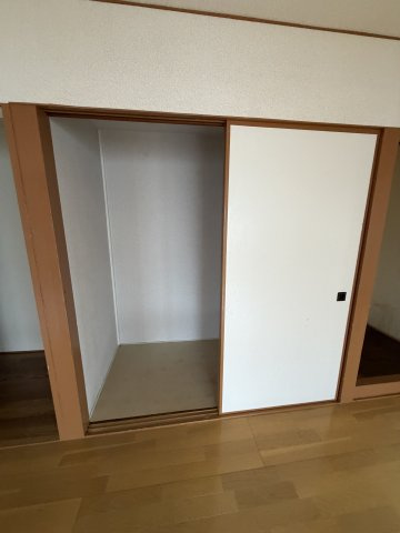 前原町貸家の収納