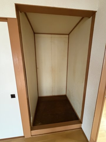 前原町貸家の玄関