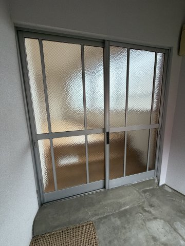 前原町貸家の玄関