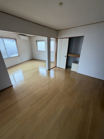 前原町貸家の居間・リビング