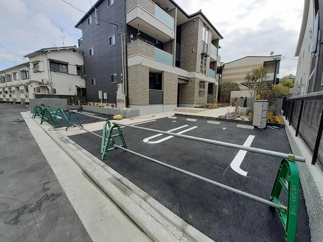 サンリット鳳の駐車場