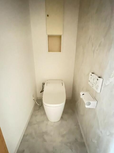 豊橋市北島町字北島の中古マンションのトイレ| ウォシュレット備え付きでトイレ後もスッキリ気持ちよく!
