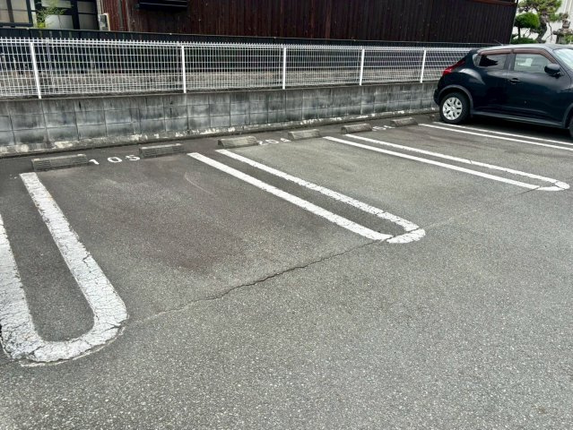 パークサイドライヴンの駐車場