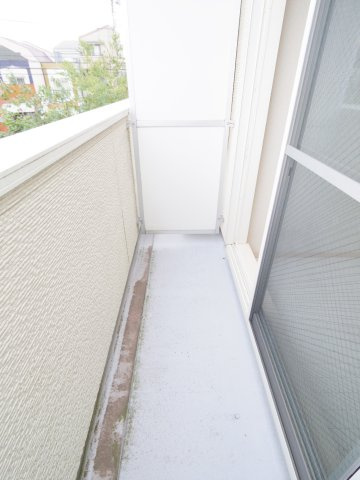 小平市学園東町１丁目のアパートのバルコニー