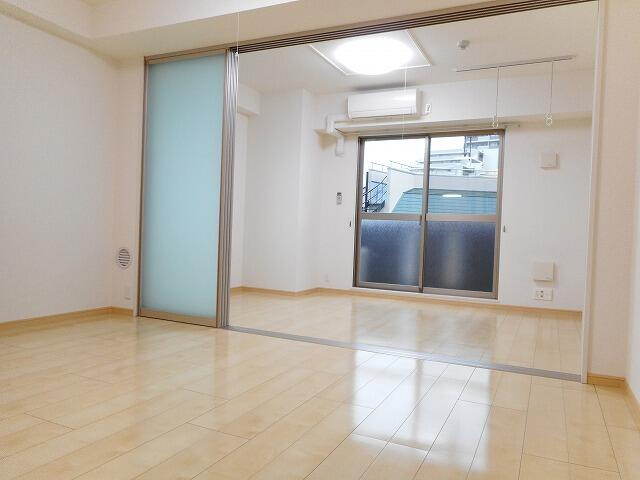 府中市是政２丁目の賃貸マンションの居間・リビング