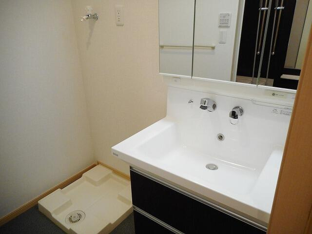 府中市是政２丁目の賃貸マンションの独立洗面台
