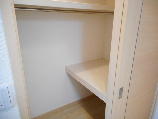 府中市是政２丁目の賃貸マンションの収納
