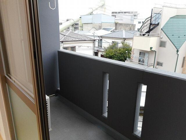 府中市是政２丁目の賃貸マンションのバルコニー