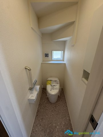 藤沢市羽鳥５丁目　新築戸建　全１棟のトイレ|コンパクトで使いやすいトイレです