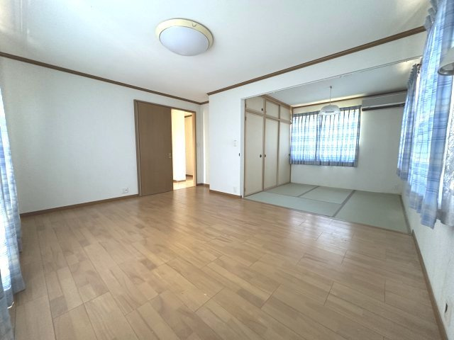 掛川市初馬　売り中古住宅の寝室