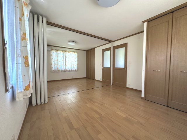 掛川市初馬　売り中古住宅の子供部屋|稼動間仕切りにて仕切れます。