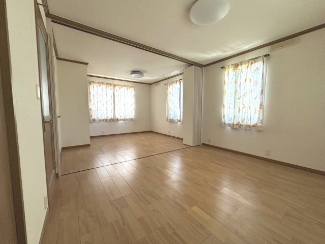 掛川市初馬　売り中古住宅の子供部屋|稼動間仕切りにて仕切れます。