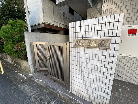 ヒルハウスのエントランス