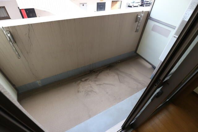 グローヴ久米川のバルコニー