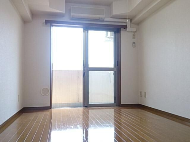 グローヴ久米川の洋室
