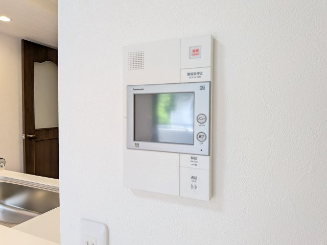 センチュリーめじろ台のセキュリティ|～TVモニター付インターホン　訪問者の確認に便利です～