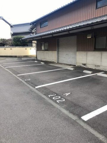 スカイハイツ川井の駐車場