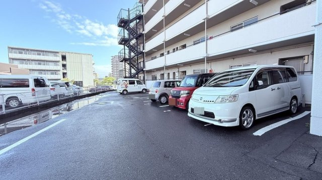 第2森光ビルの駐車場