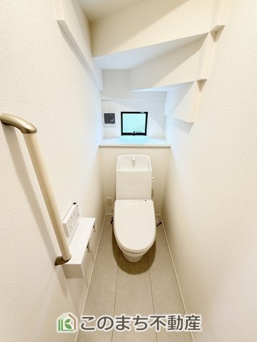 ハートフルタウン宇都宮市雀の宮1丁目277番のトイレ|同社施工物件の写真です。※建具やフローリング、その他仕様が違う場合がございます。