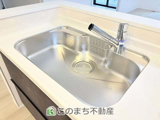 ハートフルタウン宇都宮市雀の宮1丁目277番のキッチン|同社施工物件の写真です。※建具やフローリング、その他仕様が違う場合がございます。