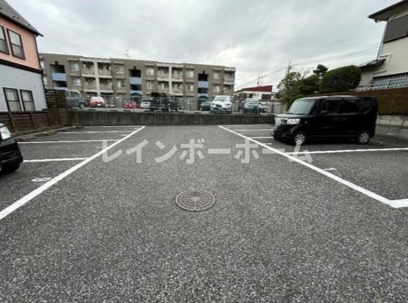 特典：仲介手数料が無料です!!の駐車場|駐車場完備です