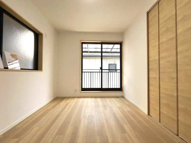 南区呼続一丁目　売戸建の洋室|シンプルな作りなのでお好きなインテリアでお部屋をコーディネートできます！