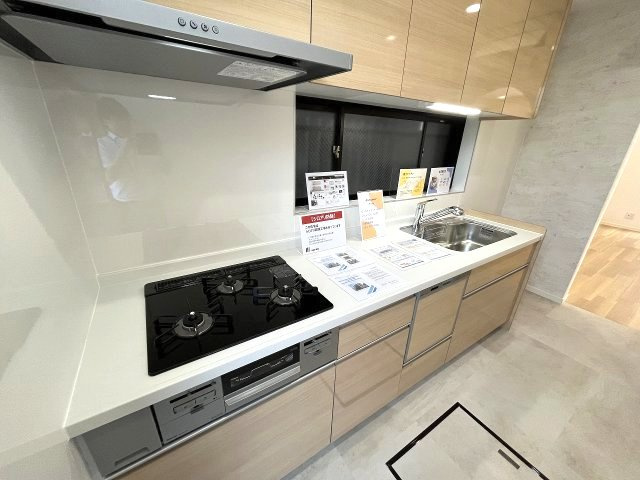 南区呼続一丁目　売戸建のキッチン|収納スペースが豊富で使い勝手もよく人気なシステムキッチン！