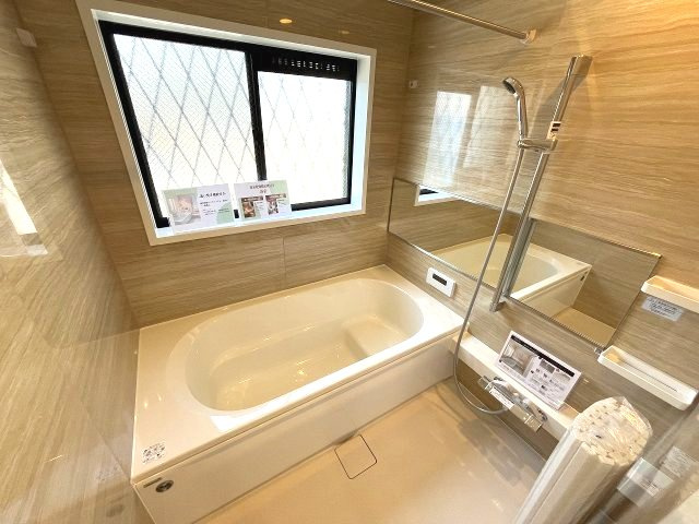 南区呼続一丁目　売戸建の浴室|足を伸ばしてリラックスできるゆったりとした浴槽です！