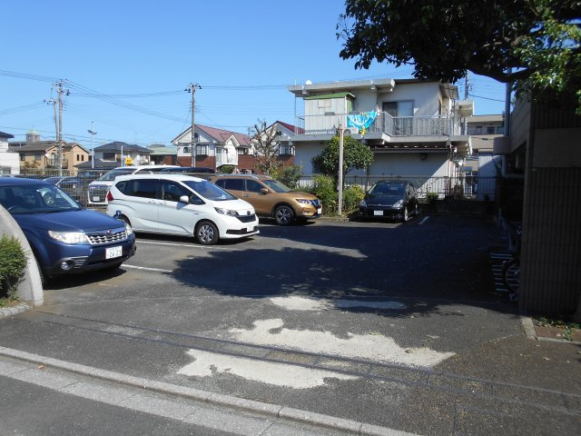 ガーデンヒルズソフィアの駐車場