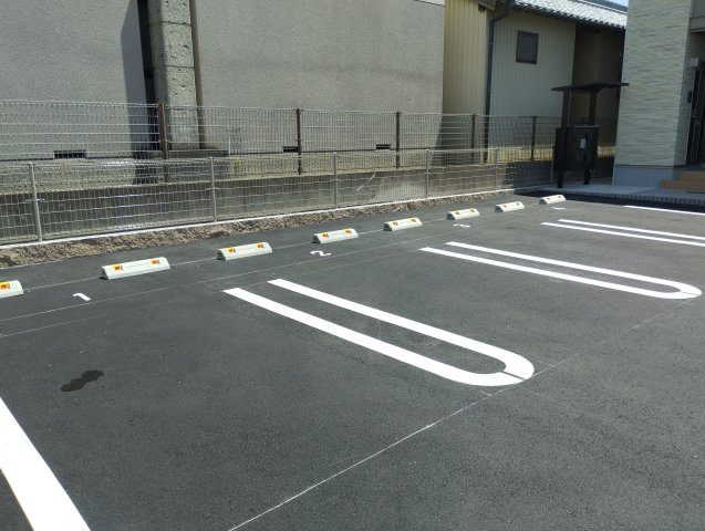 フラン　アビタシオンの駐車場