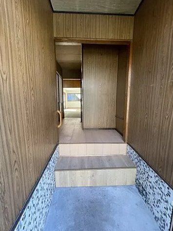 大石町戸建の玄関|落ち着いた玄関です