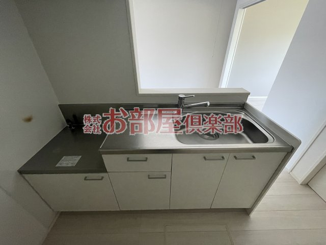 グラン・ブルーのキッチン|コンパクトなキッチンで掃除もラクラク