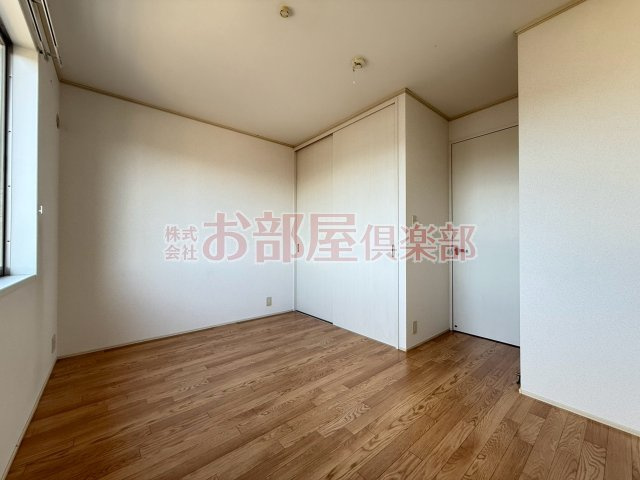 ハピネスさくらの洋室|明るい洋室です