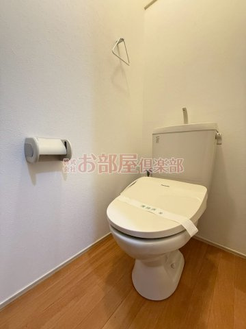 ハピネスさくらのトイレ|落ち着いた色調のトイレです