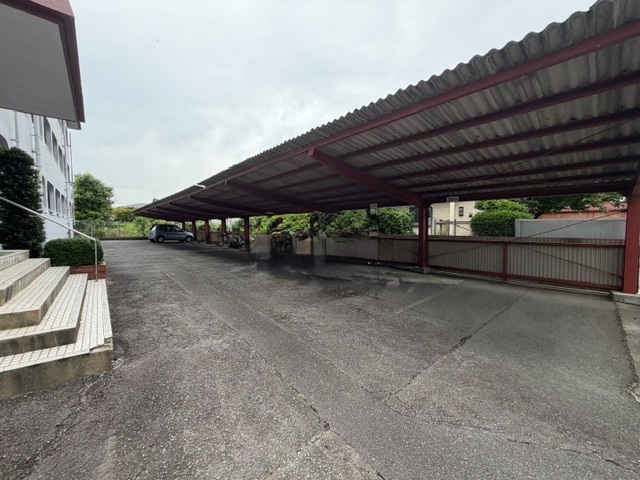 鵜津ロイヤルハイツの駐車場|駐車場です