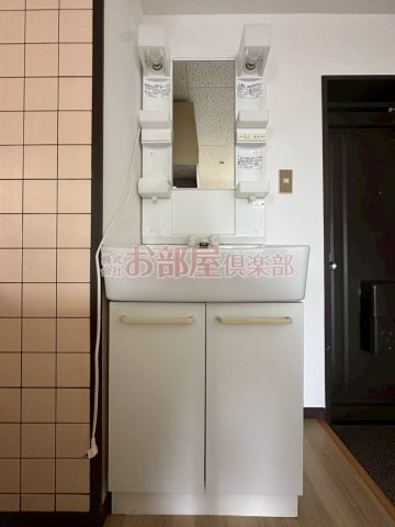 西田ハイツの洗面所|広い洗面スペース