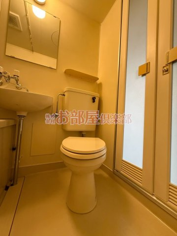 ニュー児玉ビルのトイレ|落ち着いた色調のトイレです
