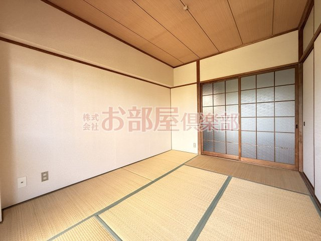 光風ハイツの和室|畳の上でゆっくりとくつろげる和室です