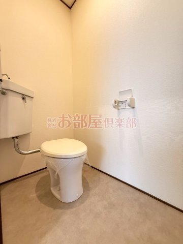 くらもりアパートのトイレ|落ち着いたトイレです
