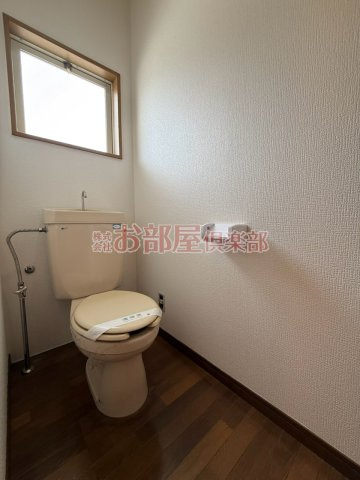 カスタムハイツのトイレ|落ち着いたトイレです