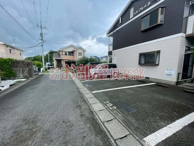 メルクルメBの駐車場|駐車場があるので、車を買う予定の方も安心です