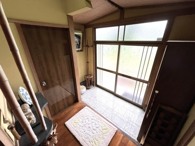 【玄関】 | 万倉小学校に通える　農地付き中古住宅　宇部市西万倉 | 写真加工で家具を消しています