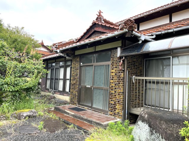 【エントランス】 | 万倉小学校に通える　農地付き中古住宅　宇部市西万倉 | 玄関