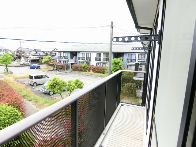 フラワーガーデン津福D棟のバルコニー|落ち着いた時間を過ごせるバルコニーです