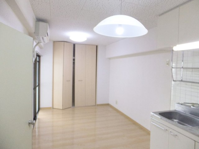 カサベルデ本町の居間・リビング