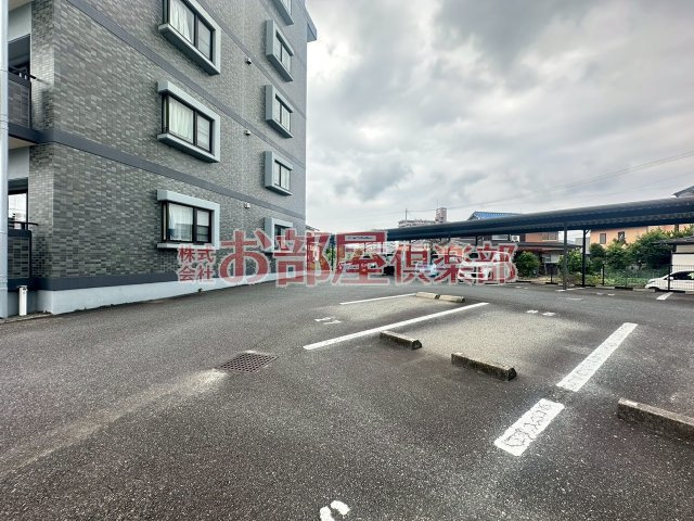 クロスロードの駐車場